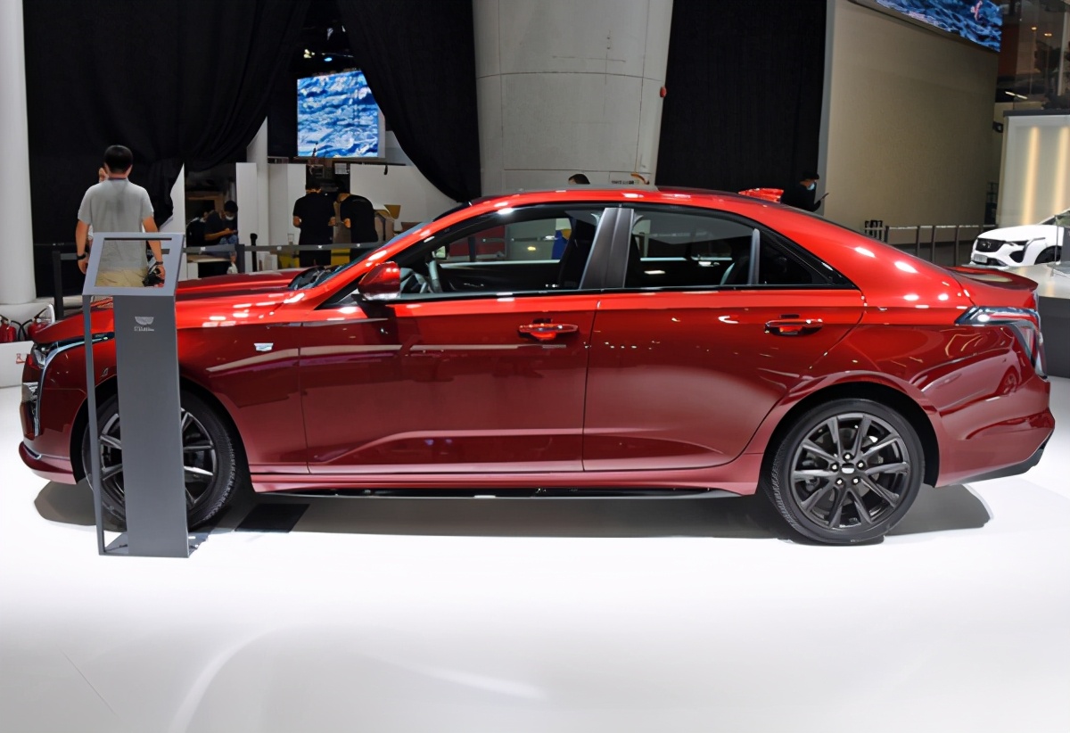 凯迪拉克CT4，6.9秒破百，加速快还省油