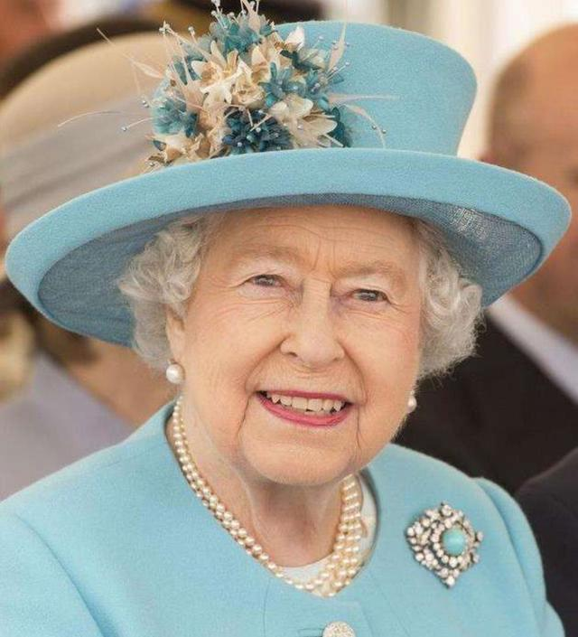 英女王保養得太好了，96歲皮膚白嫩還不長斑，護膚方法其實很簡單