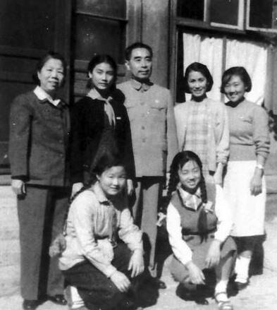 1988年，在大会上“请小平同志不要吸烟”的女人，后来怎样了
