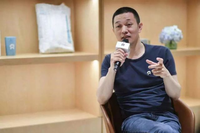 中国汽车首富诞生了，去年赚了上千亿，妻子还是央视美女主持人
