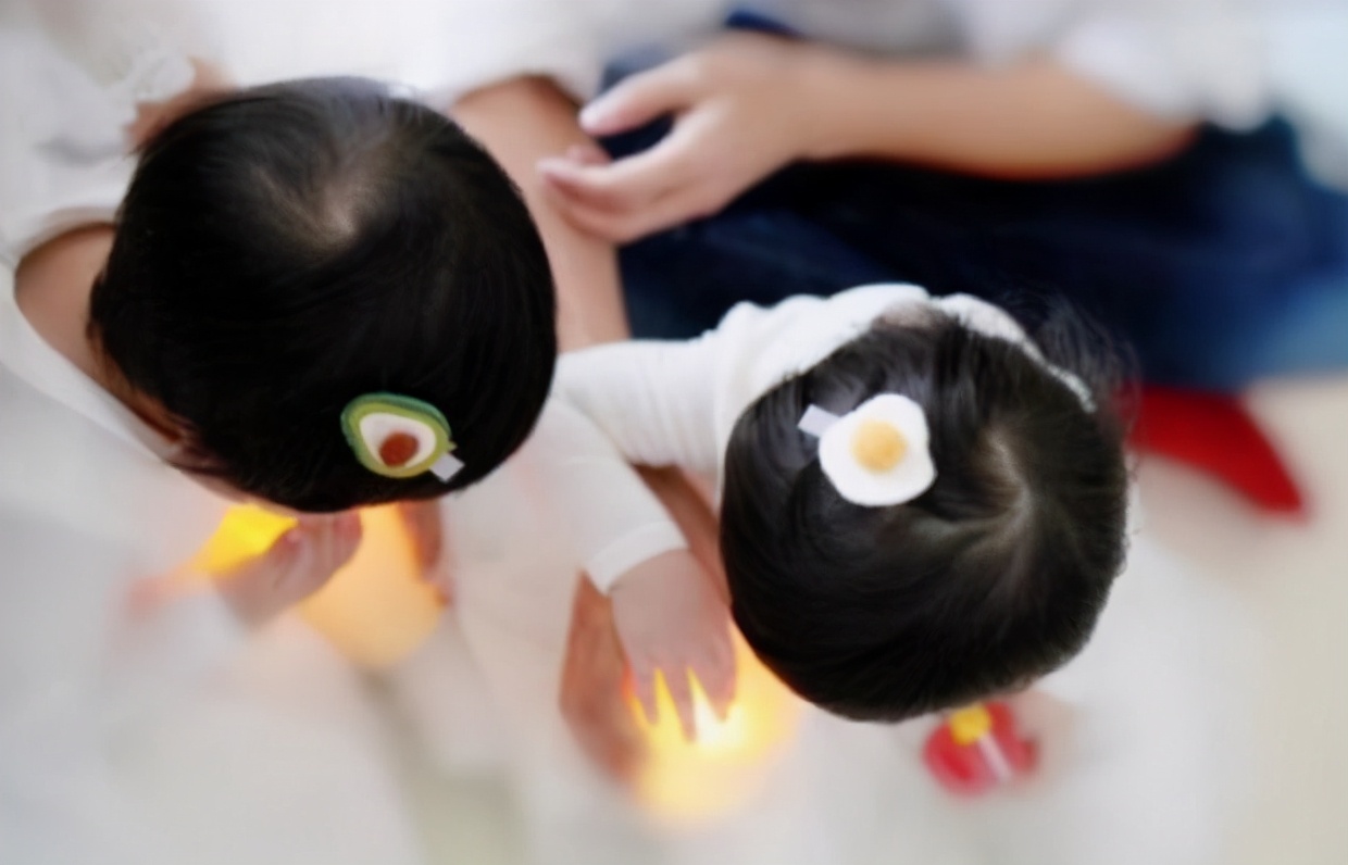 謝娜40歲生日張傑玩配音表白，結婚10年重現求婚場景甜蜜依舊