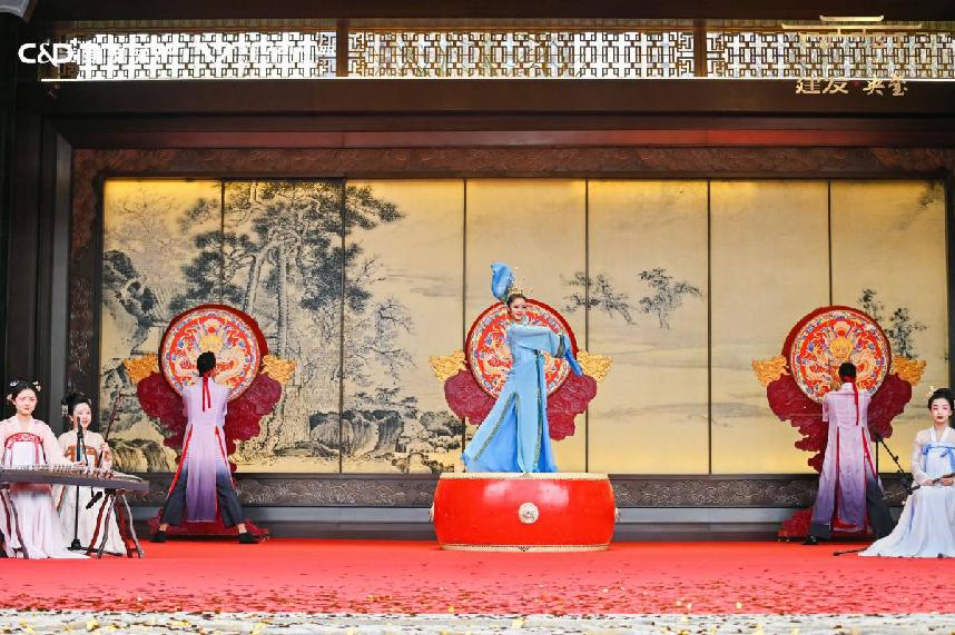 12月30日，建发央玺国风示范区雍容盛放，成都新中式人居