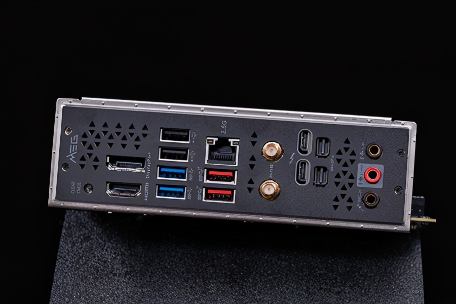 微星MEG Z590I UNIFY主板评测：掌控超频和雷电的顶级ITX小板