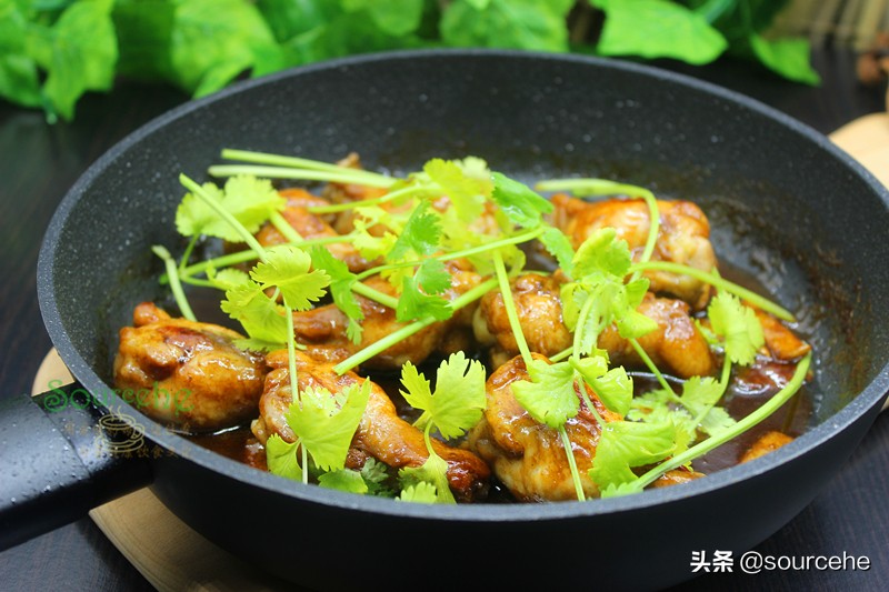 鸡腿我家从来不烤，加它焖一焖，肉嫩鲜美，连骨头都入味，太香了