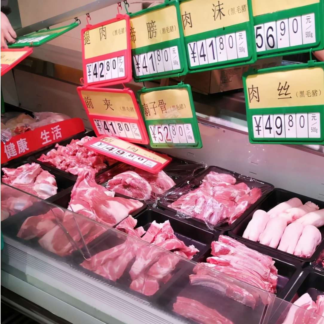 猪肉价格持续走低，民众终于吃得起猪肉，为何现在却不乐意买了？