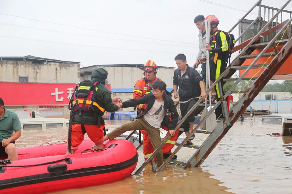 暴雨无情人有情，商丘市各救援组织增援郑州