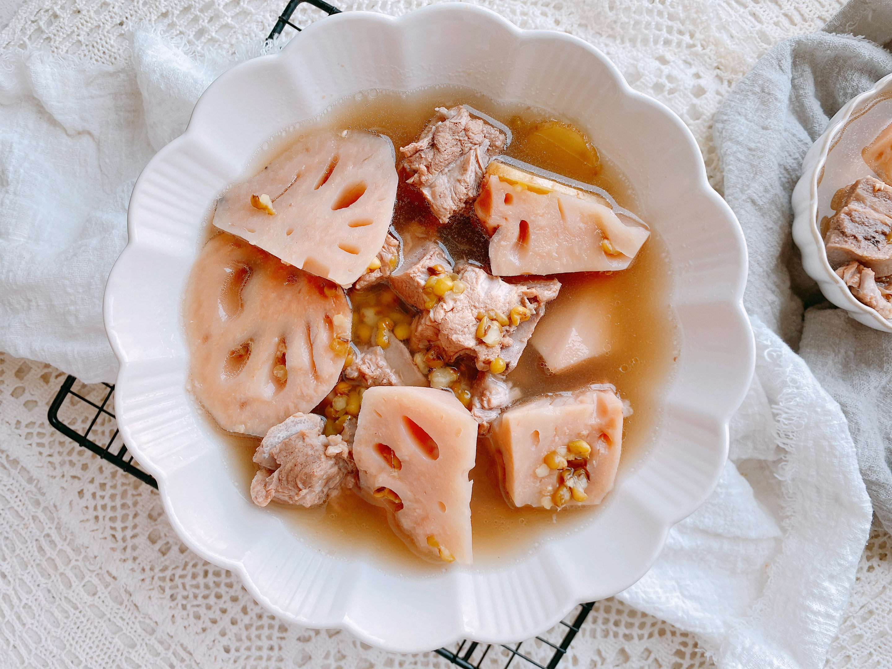 2节莲藕1把绿豆，炖出最适合秋天的汤，清热降火健脾补钙，超好喝