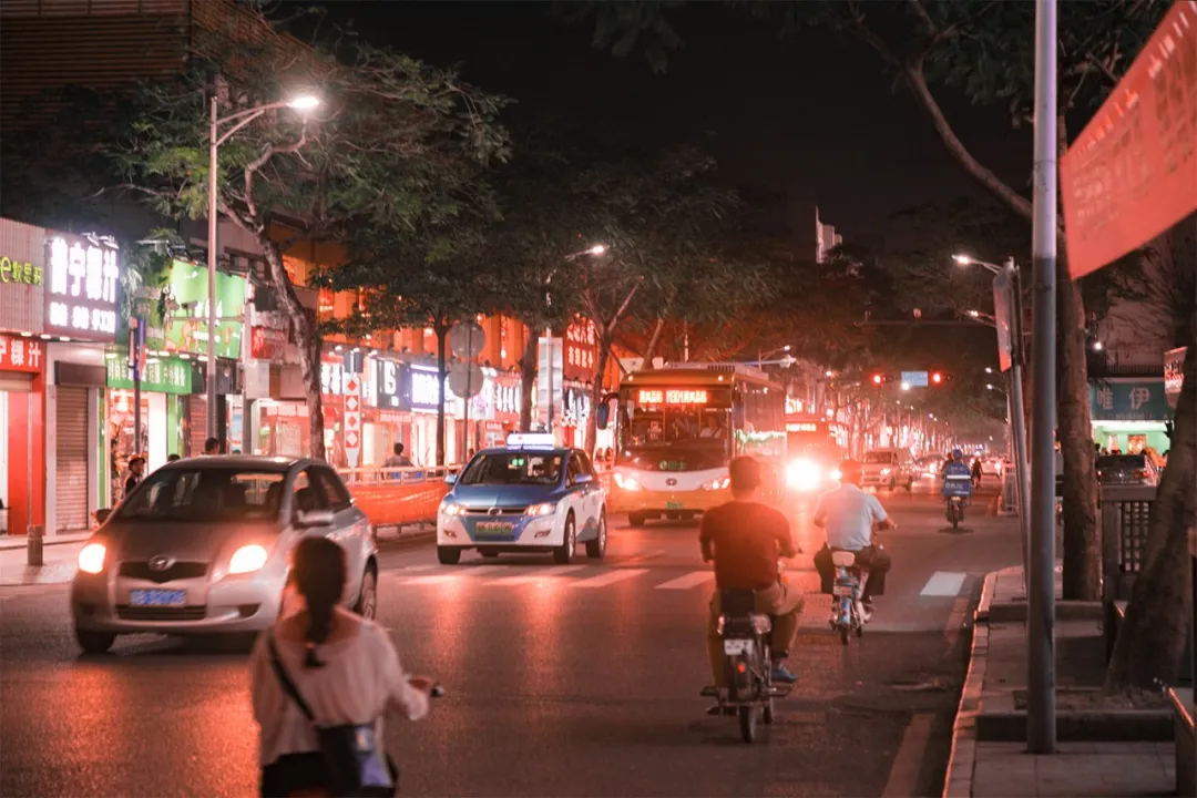 我在深圳，月薪8K，副业收入过万