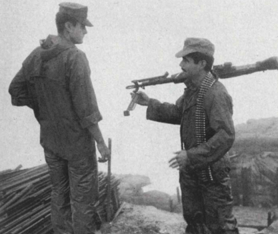越战部队驻守东河山，地堡积水15厘米，老鼠成群，士兵们自制蜡烛-第4张图片-大千世界