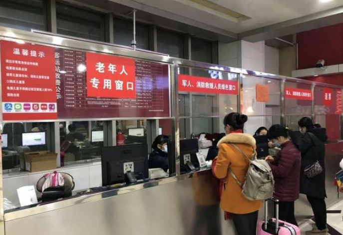 老年人迎来好消息，新规出台，60岁以上老人享有3大“特权”