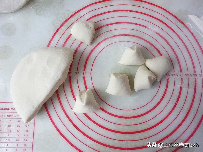 包菜和香干搭配做馅饼，一次至少吃5张，开胃解腻，吃多也没负担