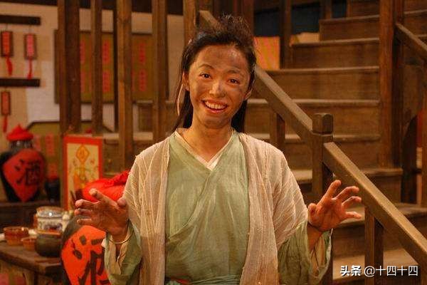 《武林外传》过去15年，6位主演境况悬殊，有人至今没走出角色