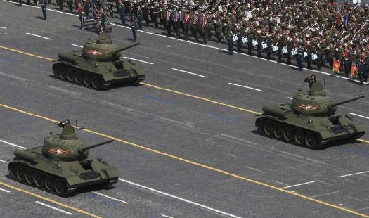 美国竟做出这种事！特殊日子泼俄罗斯冷水，2700万人功绩被抹