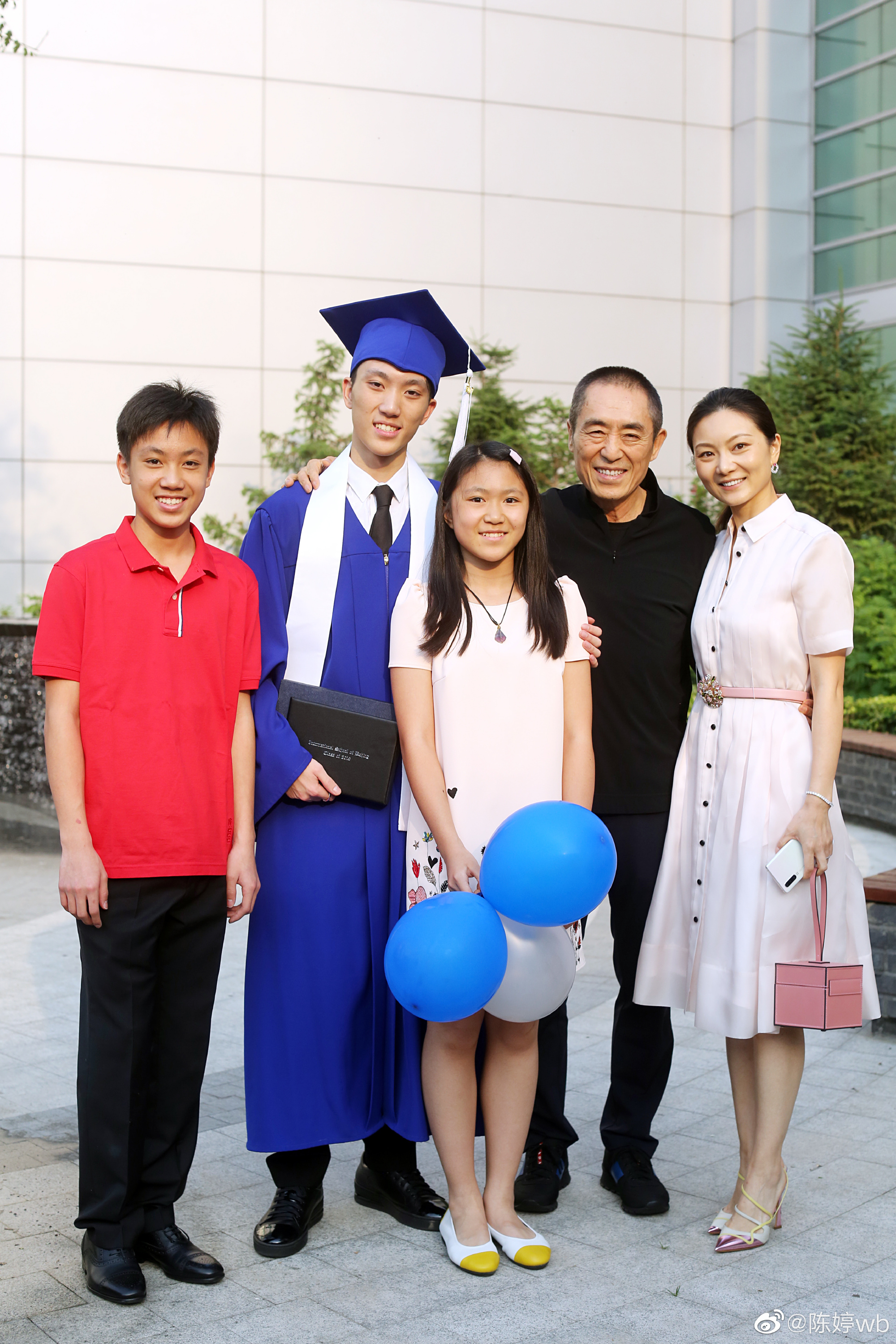 19歲輟學(xué)給張藝謀生3個(gè)娃、隱忍10年拿到結(jié)婚證，陳婷真的太狠了