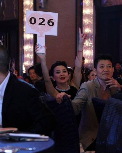 负债四千万又如何？李亚鹏的豪华人脉圈，连杨丽萍都只是其中一角