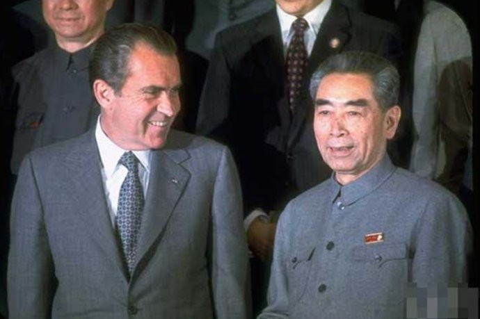 尼克松访华，看到“打倒美帝”宣传标语，毛主席幽默化解尴尬局面