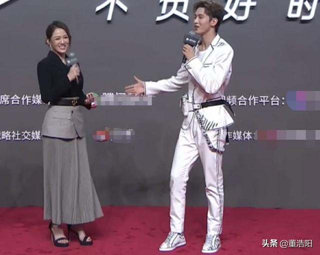 星光红毯众星造型：乔欣透视装抢镜，热巴大秀