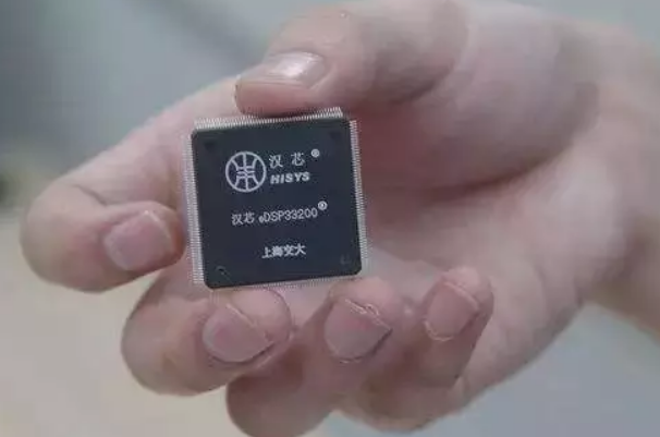 他骗走11亿科研拨款，令中国芯片停滞13年，出逃