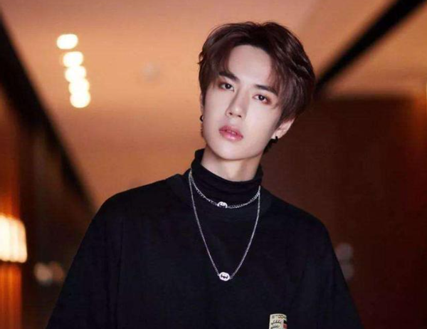 24 years old of male stars rancor bastard meal, it is too difficult that complaint wants to come home, exposure still does not forget to make a yard with car video