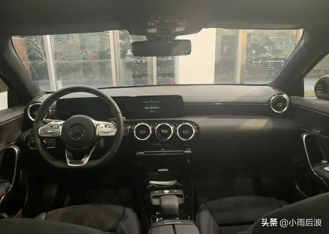 最新款奔驰30天卖出7279辆，从21万跌至14.68万，你