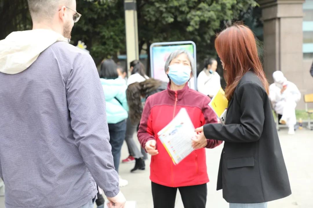 天府新区华阳中学教育集团小学集团部家长学院开讲啦