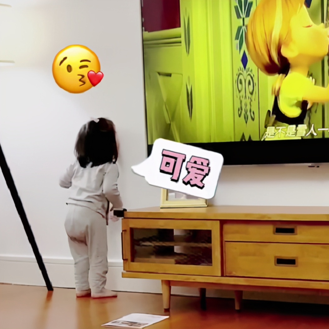 王祖藍大女兒唱冰雪奇緣插曲，展表演天賦，2歲還穿尿不濕引熱議