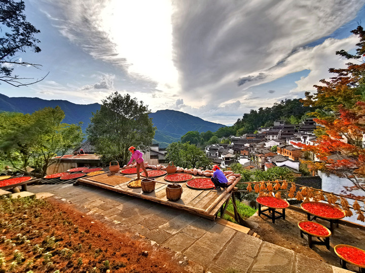 9月秋季最美时节，想旅行的你，这几个地方太美了，带上她出发吧