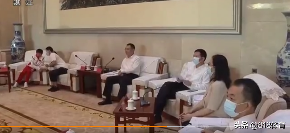 全红婵衣锦还乡!湛江市举办盛大欢迎仪式,站书记市长中间C位同框