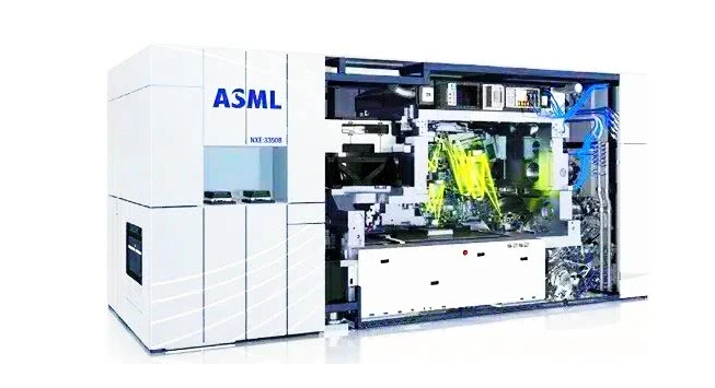 为什么荷兰公司ASML会把大部分的光刻机都卖给了