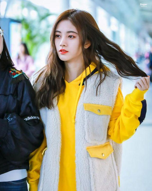 38公斤的鞠婧祎，平时不碰这2种水果，却是00后的