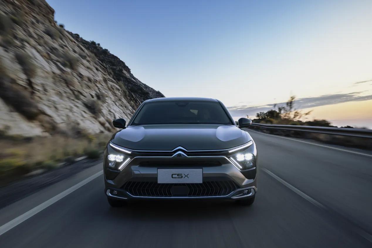 造型夺目 命名抢眼 东风雪铁龙凡尔赛C5X全球首秀