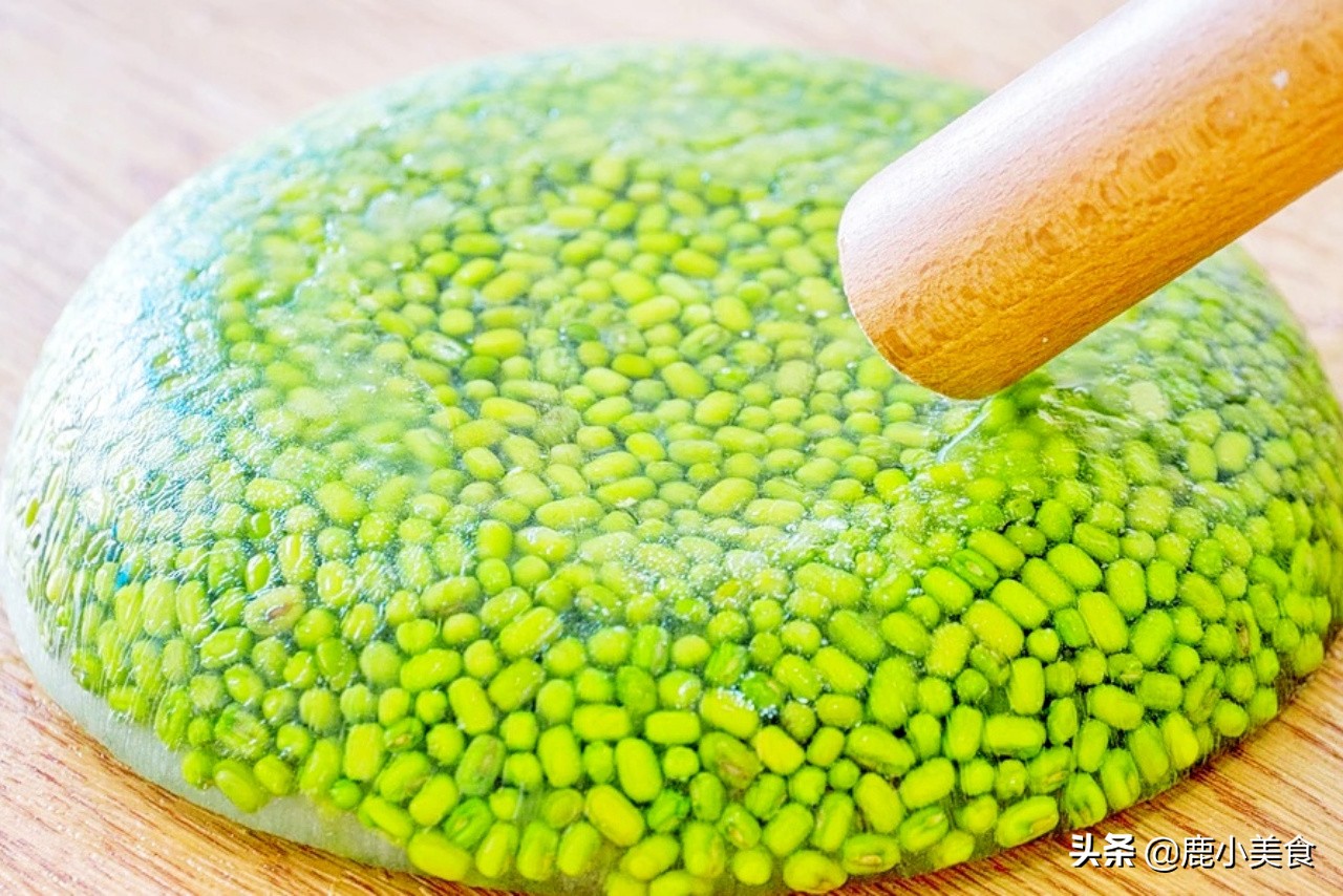 绿豆最忌直接煮！多加“冻一冻”步骤，绿豆汤快速起沙，绵滑好喝