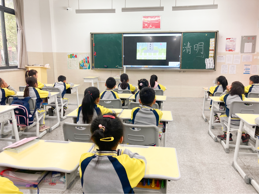 天府新区元音小学少先队清明祭英烈活动