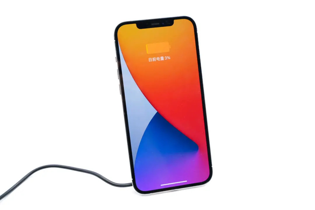老司机最爱!手机导航不犯愁,iPhone 12自吸附充电,内部结构揭晓