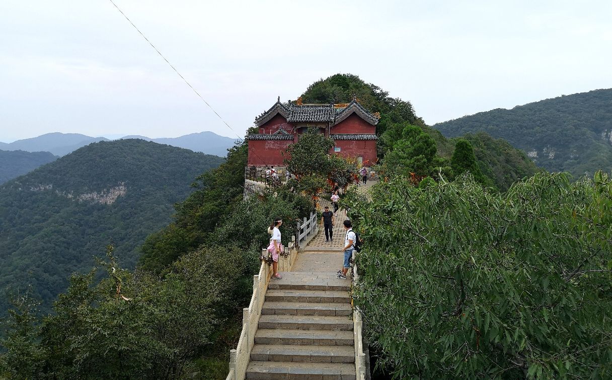 一生必去的10座低调名山，风景不输三山五岳，比佛、道教名山都美