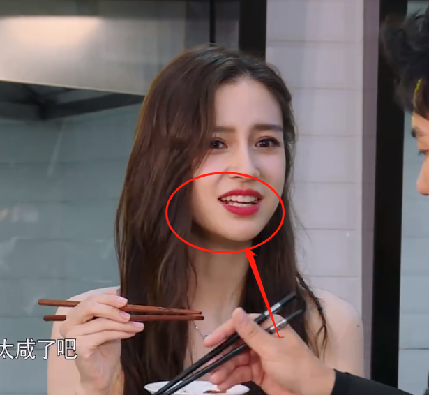 《奔跑吧8》吃面条，导演给baby特写镜头，是不是