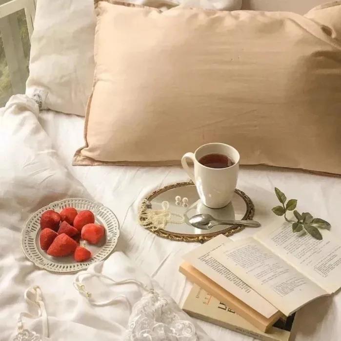 值得收藏的热搜短句文案「会过去的，会拥有的，会到来的。」