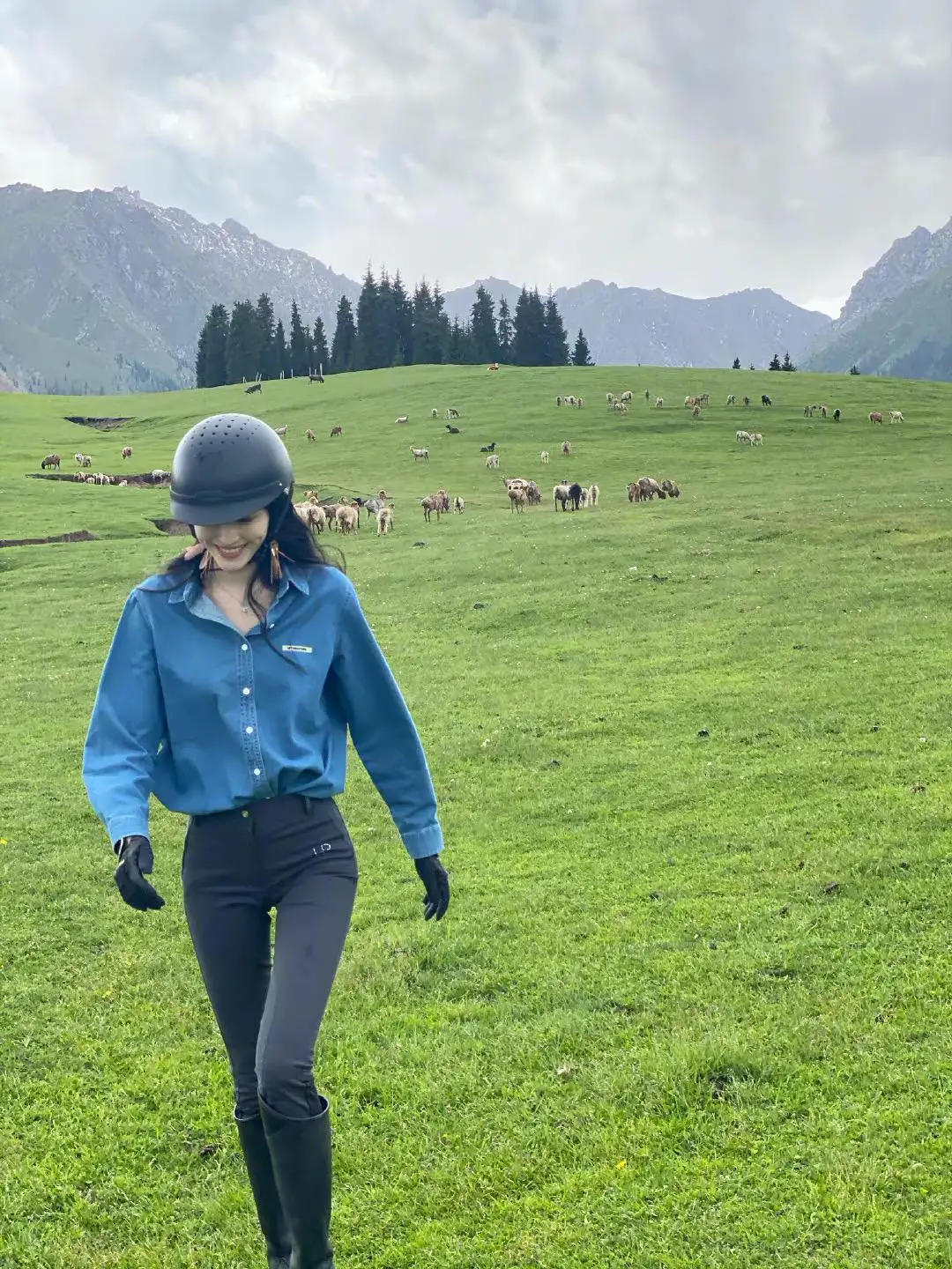林志玲身材太好了吧，这么紧的裤子都穿出皱褶，大长腿好迷人