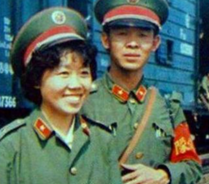 他用7发手枪子弹与敌周旋6天，死后遗体被封入水泥，只剩一只头骨