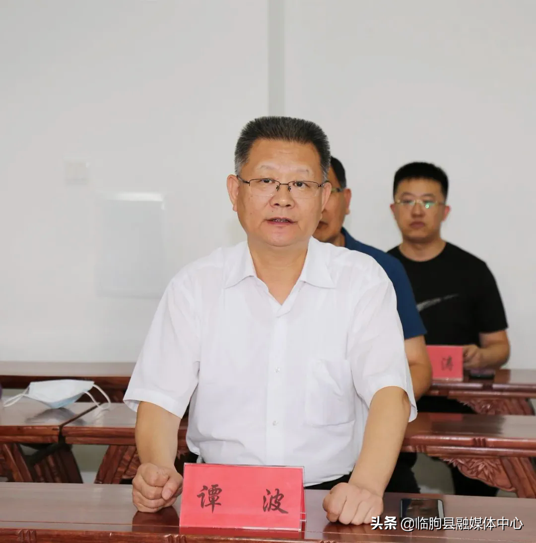 临朐县中医院为考上山东中医药大学的临朐籍新生发放奖学金