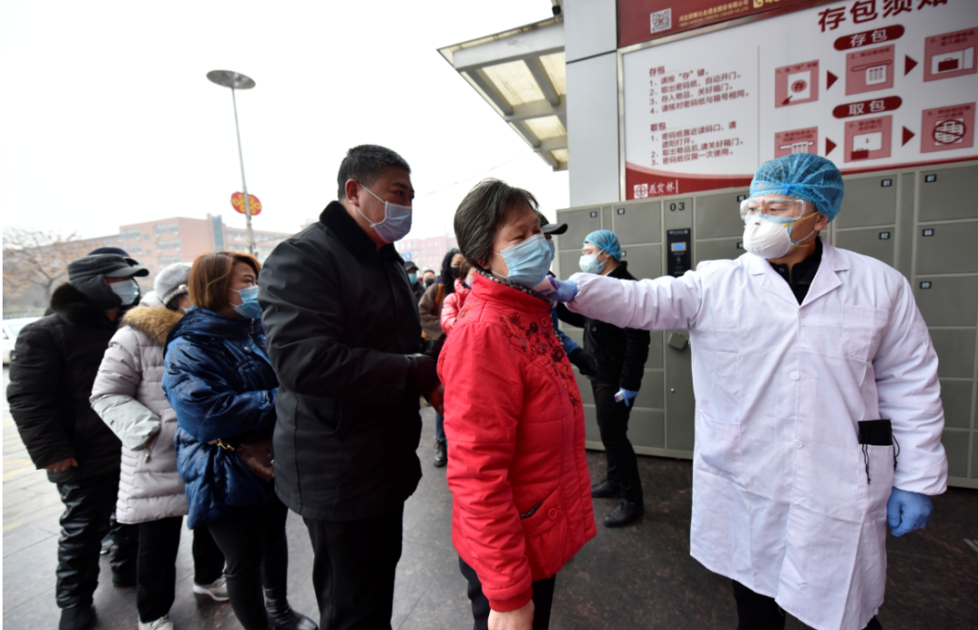 �ӱ���ʳ�֣�Ӧ�Է�ӵ�����������Ź���ͷ���ؼ�Ҫ������Ʒ�����