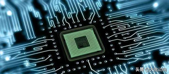 美总统对中国进行“四连击”，究竟想干什么？