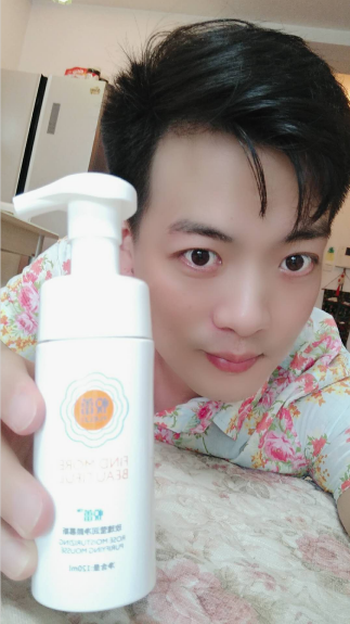悦蕾玫瑰莹润净颜慕斯：深层清洁污垢油脂，洗脸卸妆一步到位
