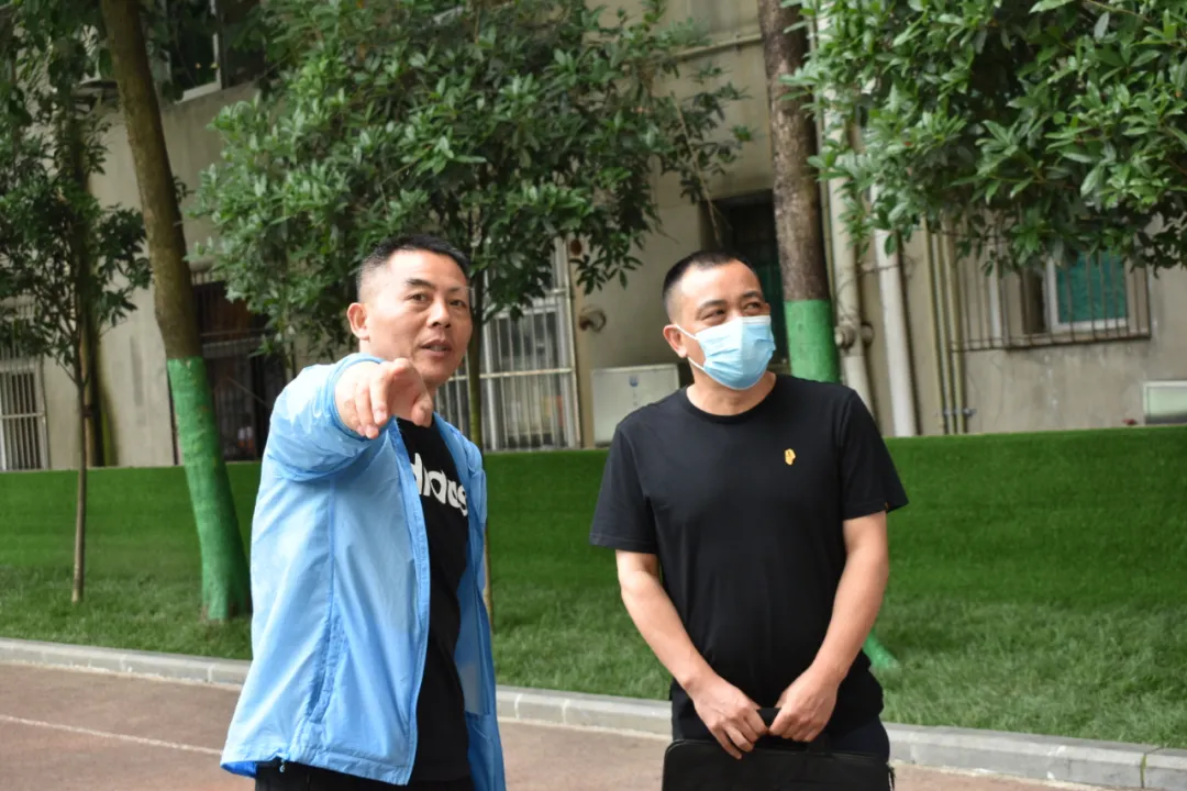 成都市双流区实验小学东区「领导视察」节约每滴水 造福你我他