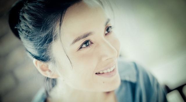 靳东：两次爱上离婚妇女，不顾家人反对娶了二