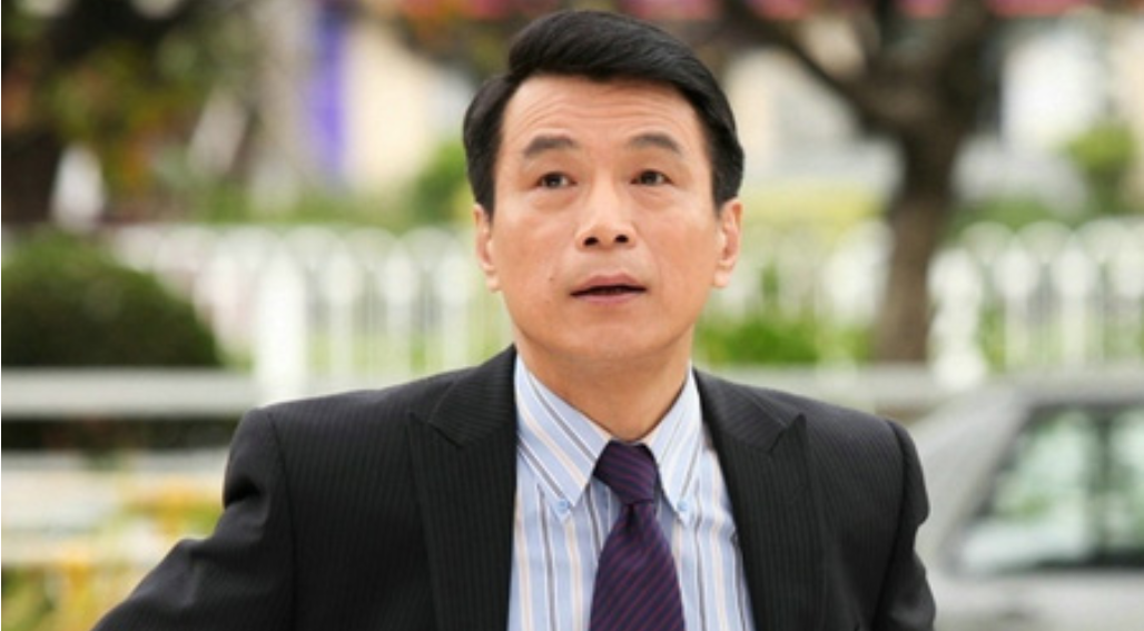 56岁影帝被骗去试镜，剃了头才发现演太监，硬是