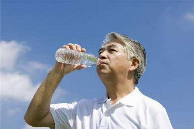 愛喝白開水和愛喝茶有什么區別？哪一種對身體好，不妨提前了解下