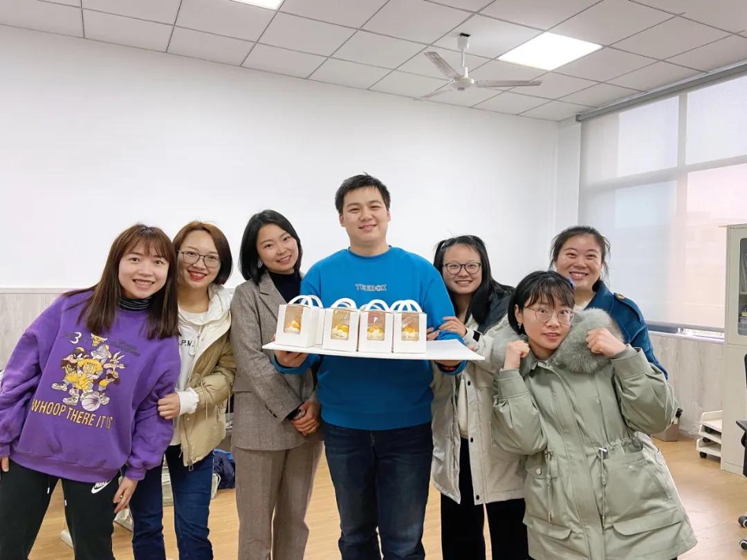 成都市华阳中学附属小学举行“三八妇女节”庆祝活动