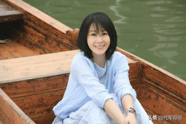 文笔功夫很厉害的女星，伊能静第六，徐静蕾第二，刘若英排第几？
