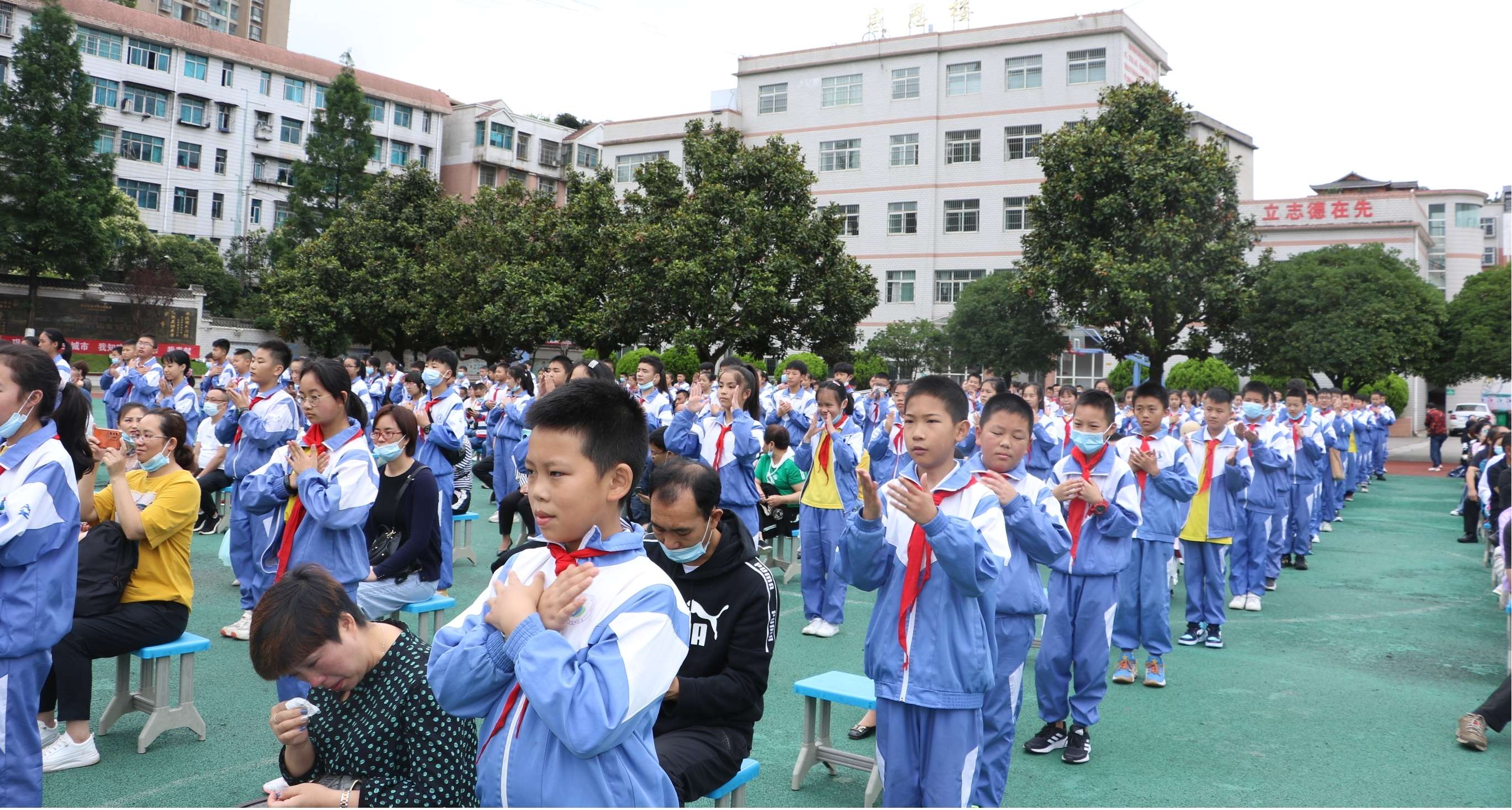 六盘水市实验小学袁野图片